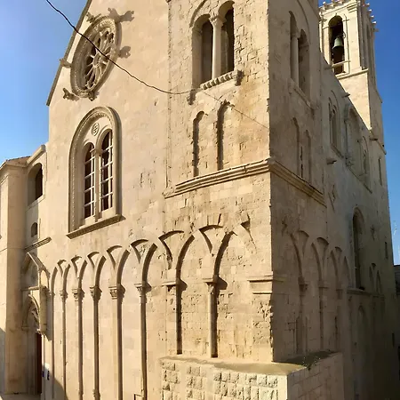 Semper Invictus Apartment - Palazzo Framarino Dei Malatesta - XIV Century Giovinazzo Exterior photo