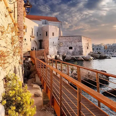 Semper Invictus Apartment - Palazzo Framarino Dei Malatesta - XIV Century Giovinazzo Exterior photo